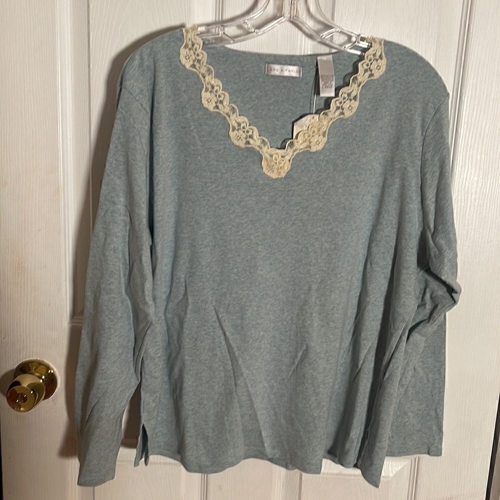Lord & Taylor V Neck 2 pc set Pullover Blouse long sleeve with pull on pants.